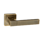 Дверная ручка на квадратной розетке, арт. R06.081 (20250, бронза)