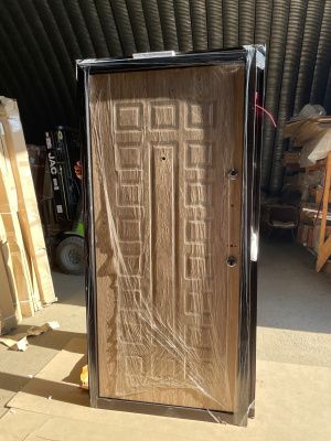 Дверь металл модель Форпост Квадро ель, 2050*960, правая, лот H891830